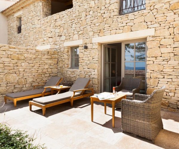 Mas-Des-Herbes-Blanches-Hotel-Spa-Relais-Chateaux-Joucas-Exterior