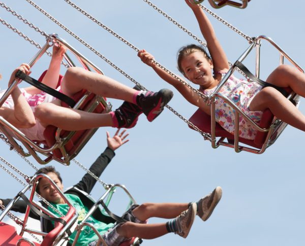 chaises-volantes-parc-du-petit-prince-aaa-meyer-1600x900-1623660574