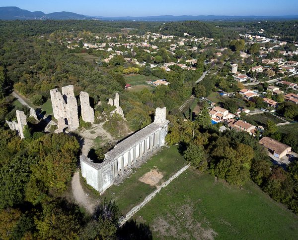 valbelle-chateau-colonnes_1000x667